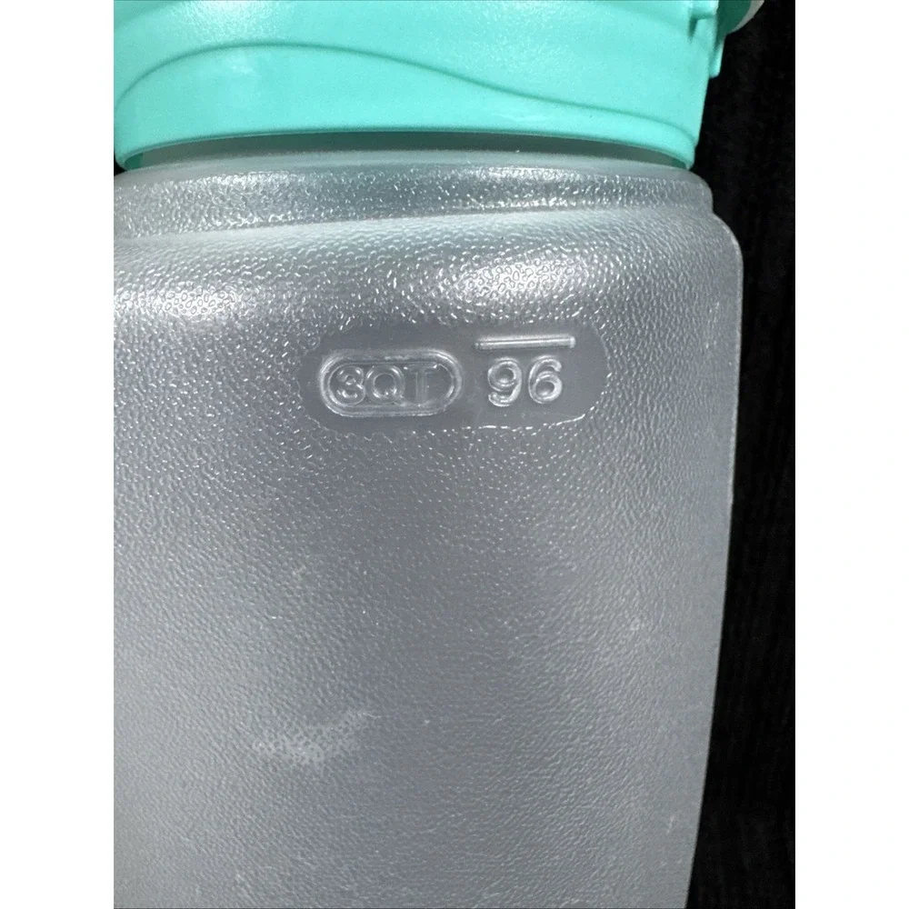 Rubbermaid Mixer Mate 3 Quart Bottle‎ Handle Limited Edition Teal Aqua Flip Top